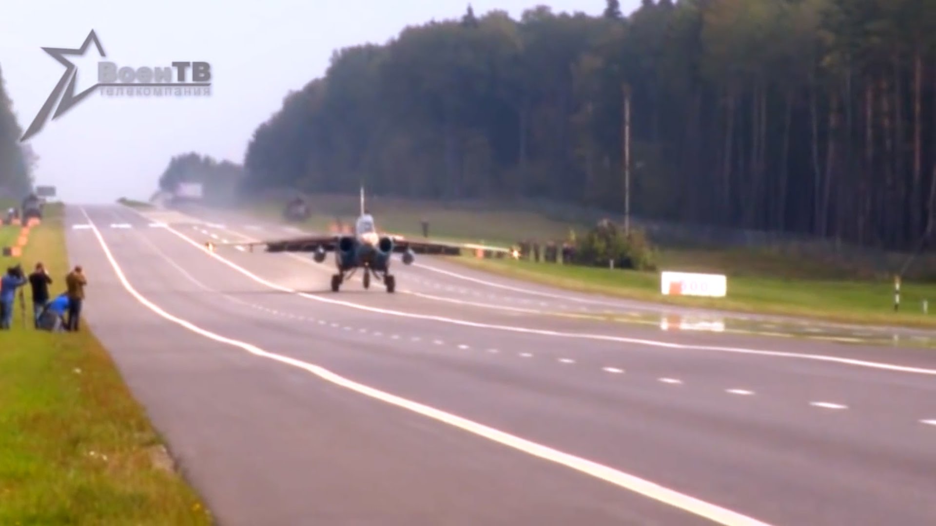Bίντεο: Όταν μαχητικά MiG και Sukhoi απο/προσγειώνονται σε … λωρίδα ταχείας κυκλοφορίας